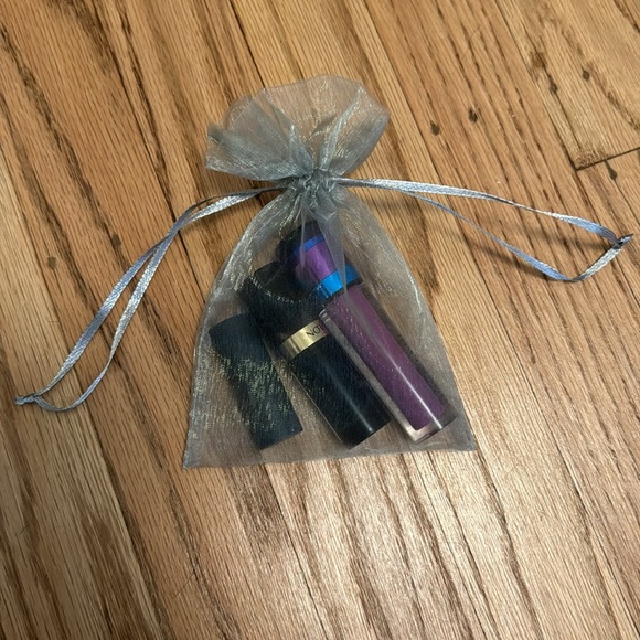 FREE WITH ANY PURCHASE!! 3 BRAND NEW Lip Stick 💄 - Picture 2 of 5